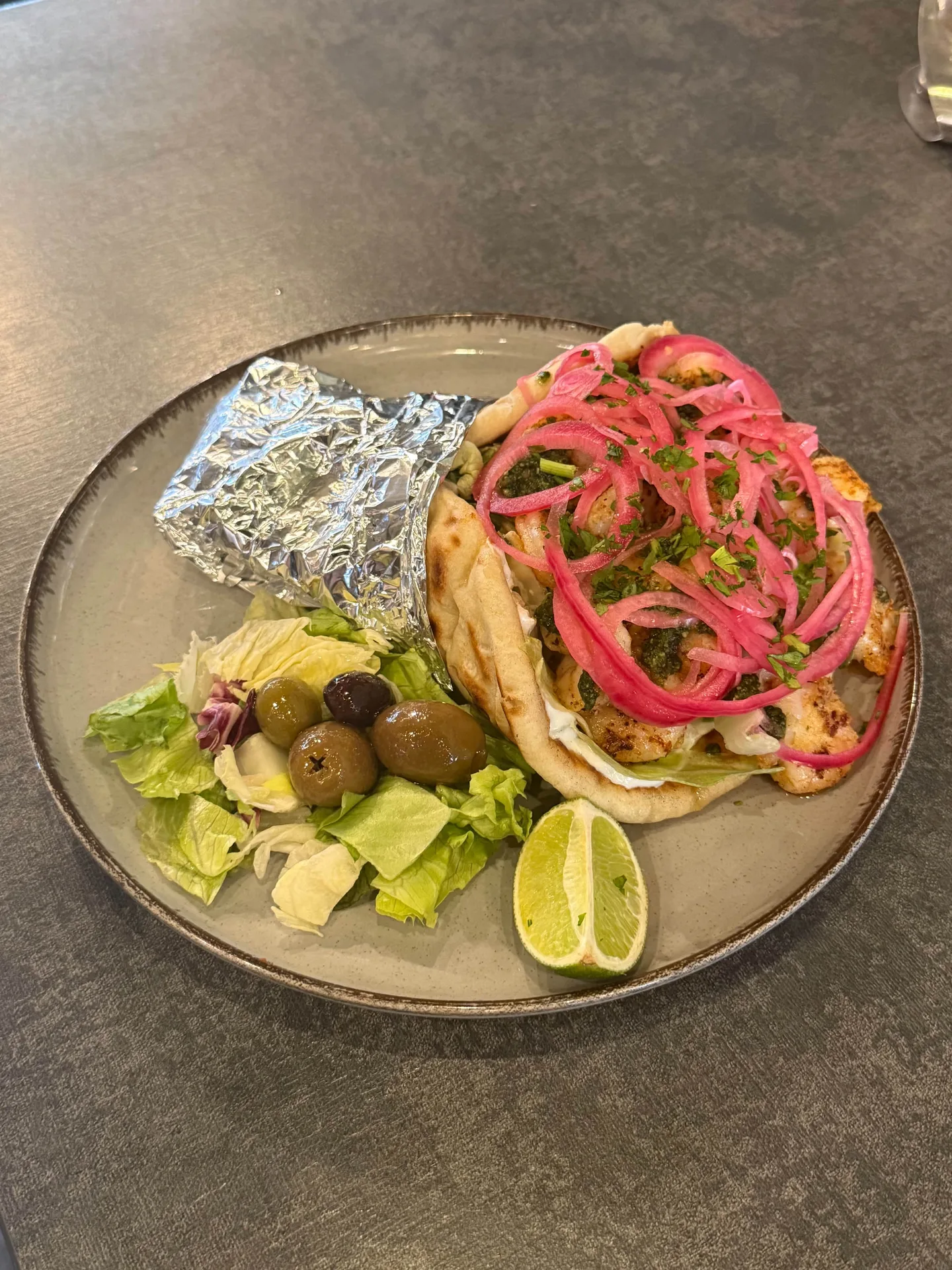 Görög pita roston / rántott garnélával